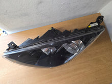 Laden Sie das Bild in den Galerie-Viewer, Frontscheinwerfer Mazda 6151040 Links Scheinwerfer Headlight