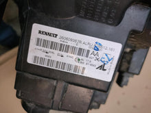 Laden Sie das Bild in den Galerie-Viewer, Frontscheinwerfer Dacia Duster 260609367R LED Links Scheinwerfer Headlight