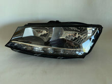 Laden Sie das Bild in den Galerie-Viewer, Frontscheinwerfer Skoda Fabia III 6V194101D Links Scheinwerfer Headlight SCH1040960038ay