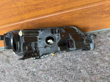 Laden Sie das Bild in den Galerie-Viewer, Frontscheinwerfer Skoda Superb III 3V1941015B Xenon Links Scheinwerfer Headlight