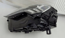 Laden Sie das Bild in den Galerie-Viewer, Frontscheinwerfer Audi Q3 83A941033 Full LED Links Scheinwerfer Headlight SCH6279900548ml