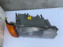 Laden Sie das Bild in den Galerie-Viewer, Frontscheinwerfer Mercedes-Benz W126 1268203261 Rechts Scheinwerfer Headlight SCH7083495516sl