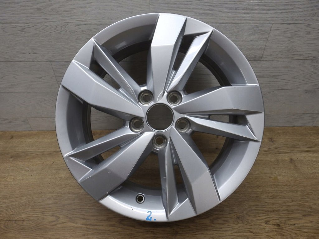 1x Alufelge 15 Zoll 5.5" 5x100 40ET Glanz Silber 2G0601025 VW Polo Rim Wheel