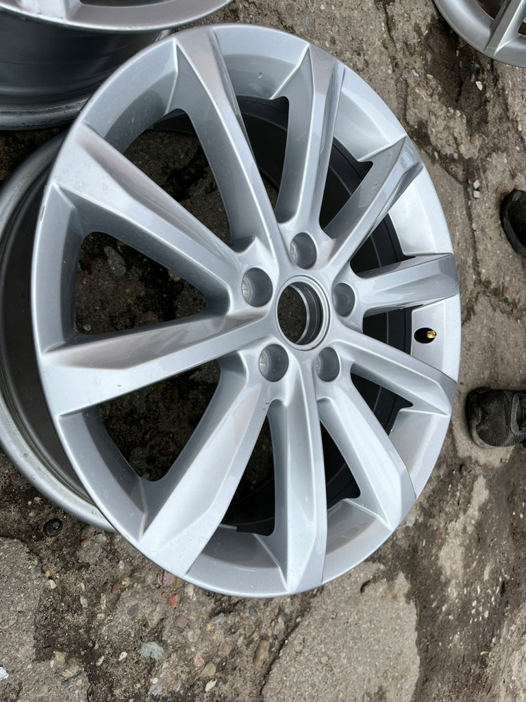 1x Alufelge 17 Zoll 6.5" 5x112 41ET Glanz Schwarz 3G0601025C- VW I Rim Wheel FEL5388736777zd