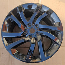 Load image into Gallery viewer, 1x Alufelge 20 Zoll 8.5" 5x120 47ET Silber HY321007EA Land Rover I Discovery V FEL5553944099vh