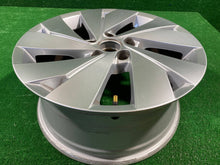 Load image into Gallery viewer, 1x Alufelge 17 Zoll 7.5" 5x112 51ET 5H0601025BE VW Golf Viii Rim Wheel FEL9465583185xj