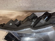 Laden Sie das Bild in den Galerie-Viewer, Frontscheinwerfer Mazda 6 Gj 10065033 LED Ein Stück (Rechts oder Links)