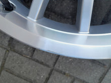 Laden Sie das Bild in den Galerie-Viewer, 1x Alufelge 18 Zoll 8.0" 5x112 47ET Glanz Silber 8K0071498 Audi Rim Wheel FEL9806030256fj