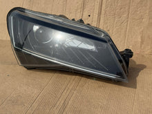 Laden Sie das Bild in den Galerie-Viewer, Frontscheinwerfer Skoda Superb III 3V1941016B Rechts Scheinwerfer Headlight
