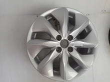 Laden Sie das Bild in den Galerie-Viewer, 1x Alufelge 16 Zoll 6.5&quot; 4x100 44ET Glanz Silber 403007678 Renault Rim Wheel