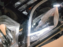 Laden Sie das Bild in den Galerie-Viewer, Frontscheinwerfer Dacia Duster 260609367R LED Links Scheinwerfer Headlight