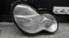Load image into Gallery viewer, Frontscheinwerfer Mercedes-Benz W203 0301166272 Rechts Scheinwerfer Headlight SCH7642649625hs