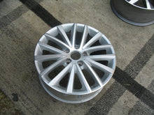 Load image into Gallery viewer, 1x Alufelge 17 Zoll 7.0" 5x112 54ET Glanz Schwarz 5C0601025AJ VW New Beetle FEL6396348363jj