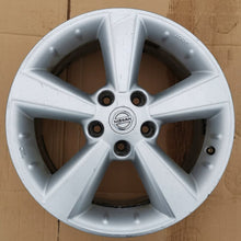 Laden Sie das Bild in den Galerie-Viewer, 1x Alufelge 17 Zoll 6.5" 5x114.3 40ET Glanz Silber Nissan X-Trail I Qashqai FEL4610548508sd