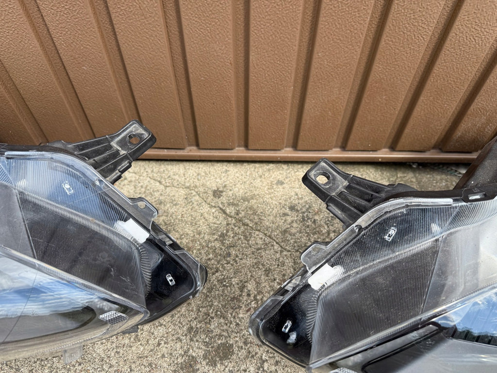 Frontscheinwerfer Ford Kuga LV4B-13E017-AH LV4B-13E016-AS LED Ein Satz Headlight SCH6196919055sb