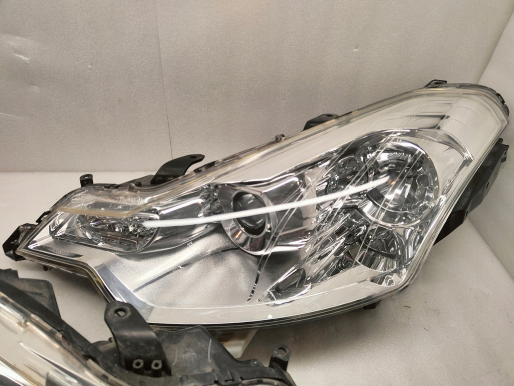Frontscheinwerfer Citroën C-Crosser Xenon Ein Satz Scheinwerfer Headlight SCH2802871037wq