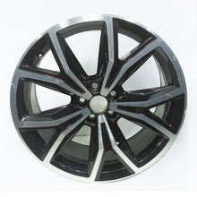 Laden Sie das Bild in den Galerie-Viewer, 1x Alufelge 18 Zoll 7.0&quot; 5x100 39ET 2GM601025F VW T-Cross Rim Wheel