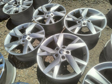 Laden Sie das Bild in den Galerie-Viewer, 4x Alufelge 17 Zoll 6.5" 5x112 46ET Glanz Silber 5E3601025 Skoda Octavia 5e3 I FEL8069395154cv