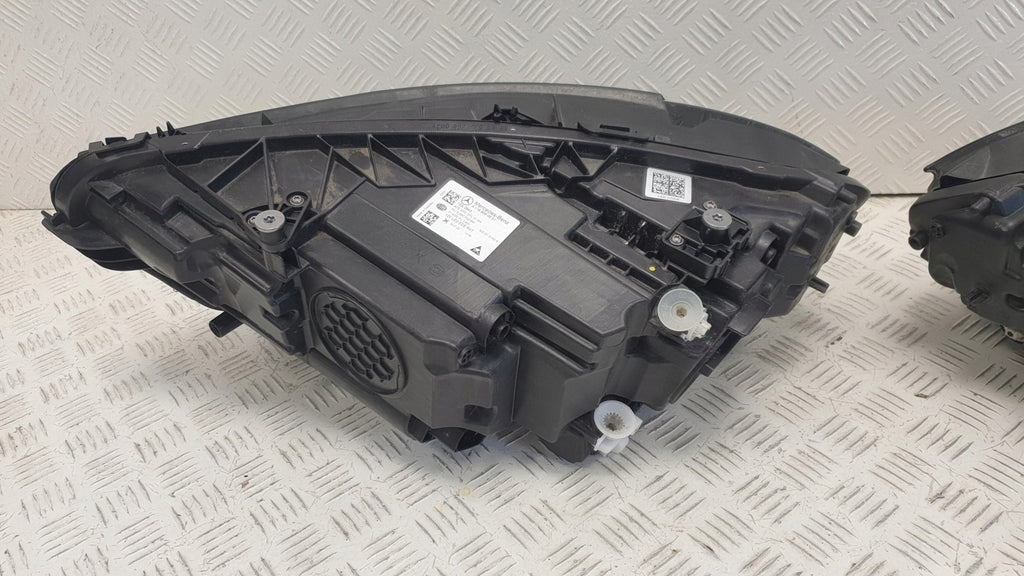 Frontscheinwerfer Mercedes-Benz Cla A1189060801 A1189060701 Ein Satz Headlight SCH2947900205rh