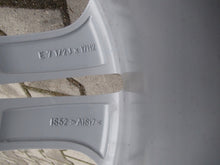 Laden Sie das Bild in den Galerie-Viewer, 1x Alufelge 17 Zoll 7.5" 5x112 52ET Glanz Silber 6856065 BMW F39 X1 F48 FEL4367731633dr