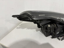Laden Sie das Bild in den Galerie-Viewer, Frontscheinwerfer Toyota Yaris 0D-199 LED Links Scheinwerfer Headlight SCH9521914807is