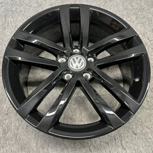Laden Sie das Bild in den Galerie-Viewer, 4x Alufelge 18 Zoll 7.5" 5x112 51ET Glanz Schwarz 5G0601025AF VW Golf Vii FEL3964717910mj