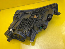 Laden Sie das Bild in den Galerie-Viewer, Frontscheinwerfer Skoda Superb III 3V1941016B Xenon Rechts Headlight