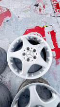 Load image into Gallery viewer, 4x Alufelge 16 Zoll 6.5" 5x112 56ET Glanz Silber 1684010902 Mercedes-Benz FEL6402975537yb
