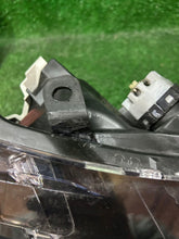 Laden Sie das Bild in den Galerie-Viewer, Frontscheinwerfer Toyota Corolla 16744F 1632068578111002L70 Rechts Headlight SCH7134873347el