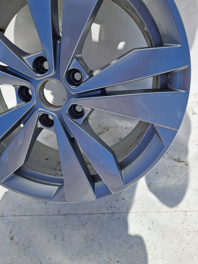 1x Alufelge 18 Zoll 7.5" 5x112 50ET Glanz Silber 10A071498 VW Rim Wheel FEL7777158204cb