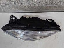Laden Sie das Bild in den Galerie-Viewer, Frontscheinwerfer Mercedes-Benz W176 A1768202861KZ Rechts Scheinwerfer Headlight SCH9884440061pl