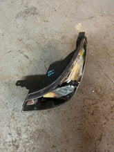 Laden Sie das Bild in den Galerie-Viewer, Frontscheinwerfer Opel Karl Halogen Links Scheinwerfer Headlight