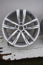 Load image into Gallery viewer, 1x Alufelge 18 Zoll 8.0" 5x112 44ET 3G0601025K VW Rim Wheel FEL3178461814mp