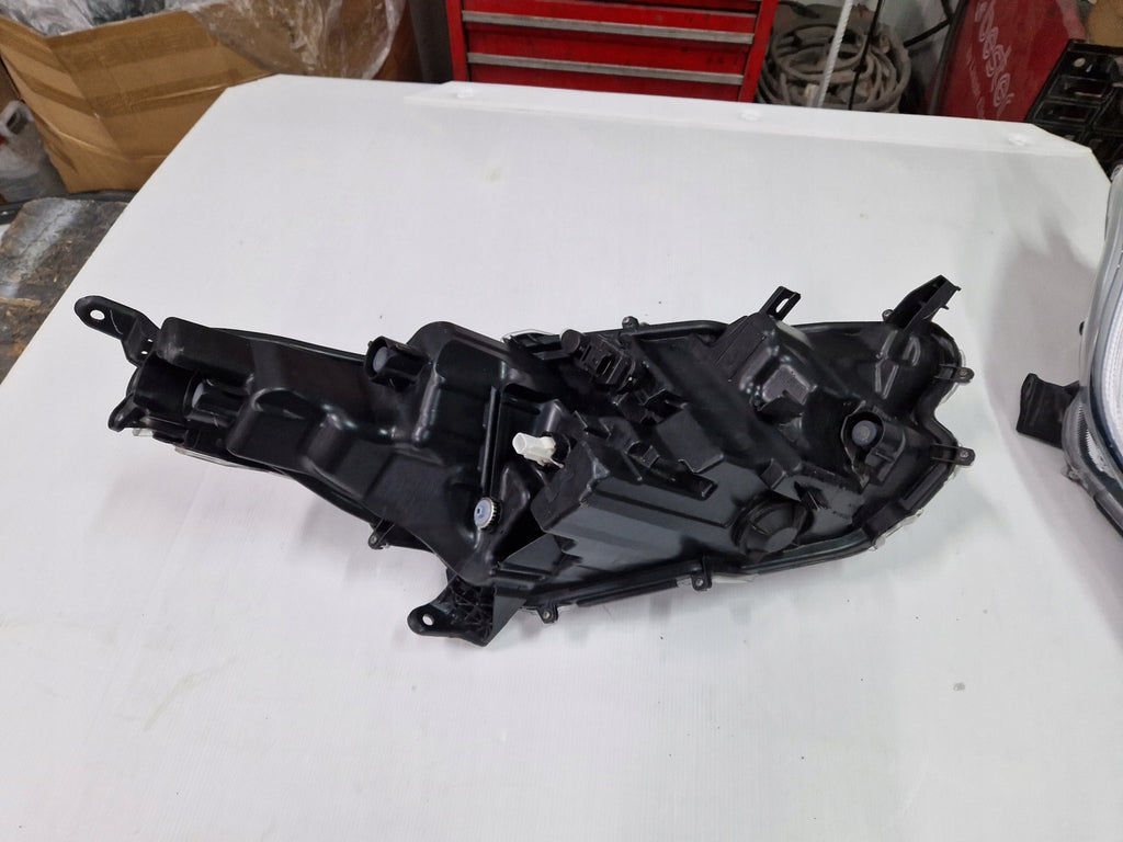 Frontscheinwerfer Toyota Yaris Full LED Ein Stück (Rechts oder Links) Headlight SCH1040969436gk