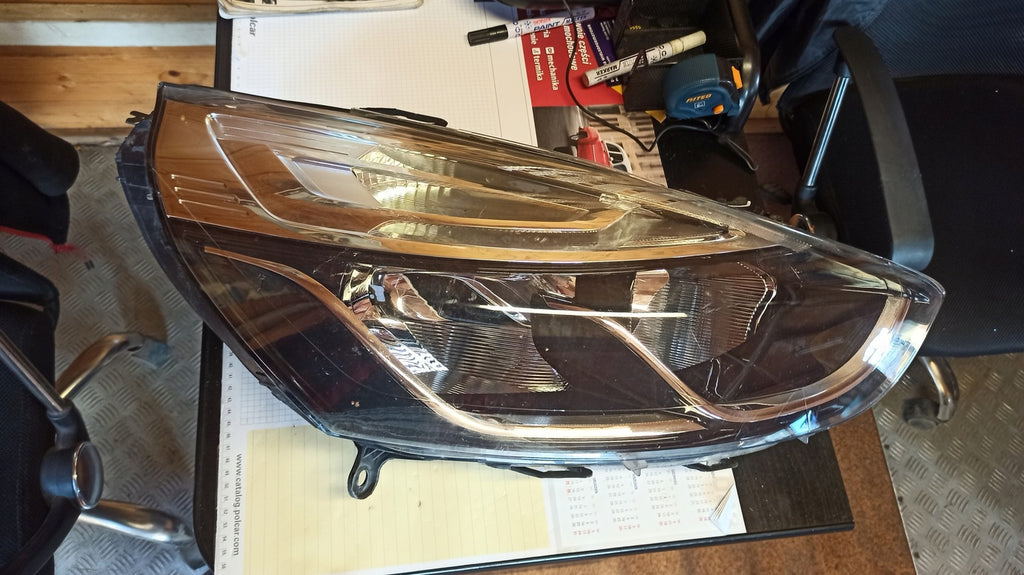 Frontscheinwerfer Renault Clio IV 260100653R Rechts Scheinwerfer Headlight