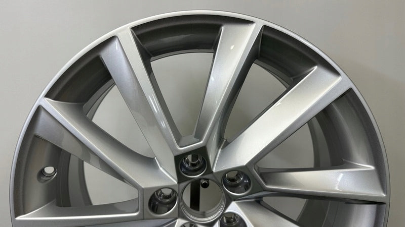 1x Alufelge 17 Zoll 6.5" 5x100 40ET Glanz Silber 657601025D Skoda Scala Kamiq I FEL5288702868xb