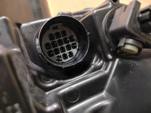 Laden Sie das Bild in den Galerie-Viewer, Frontscheinwerfer Land Rover I Discovery V HY32-13W030-EC Full LED Links SCH9938228922ku