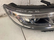 Laden Sie das Bild in den Galerie-Viewer, Frontscheinwerfer Kia Sorento II 921022P560 Links Scheinwerfer Headlight SCH9863027397ia