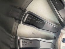 Laden Sie das Bild in den Galerie-Viewer, 1x Alufelge 19 Zoll 8.0" 5x112 47ET Glanz Graphit 2GA601025F Mg T-Roc Rim Wheel FEL8588165071cq