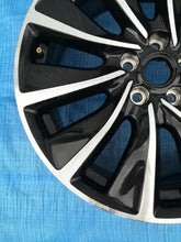 Laden Sie das Bild in den Galerie-Viewer, 1x Alufelge 19 Zoll 7.0&quot; 5x108 38ET Glanz Schwarz YP00174580 Opel Grandland X