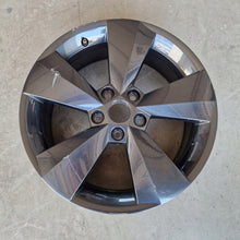 Load image into Gallery viewer, 1x Alufelge 17 Zoll 7.5&quot; 5x112 38ET Glanz Schwarz 565601025AA Skoda Rim Wheel