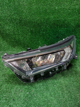 Laden Sie das Bild in den Galerie-Viewer, Frontscheinwerfer Toyota V CSC29233 Links Scheinwerfer Headlight SCH2184226216gv