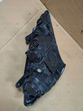 Laden Sie das Bild in den Galerie-Viewer, Frontscheinwerfer Genesis Coupe Links Scheinwerfer Headlight