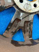 Laden Sie das Bild in den Galerie-Viewer, 1x Alufelge 18 Zoll 7.0&quot; 5x100 39ET 2GM601025 VW T-Cross Rim Wheel