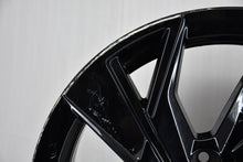 Laden Sie das Bild in den Galerie-Viewer, 1x Alufelge 17 Zoll 7.5" 5x108 44ET Glanz Schwarz 9843281580 Opel Astra L FEL3357650706qy