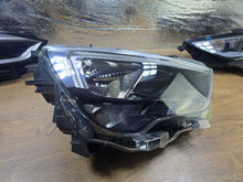 Laden Sie das Bild in den Galerie-Viewer, Frontscheinwerfer Opel E Combo 9816825980 Rechts Scheinwerfer Headlight SCH9352255272ty