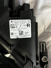 Load image into Gallery viewer, Frontscheinwerfer VW Touran 5TC941081D 5TC941082D Ein Stück (Rechts oder Links)