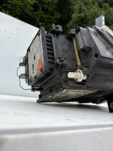 Load image into Gallery viewer, Frontscheinwerfer VW Passat 3C0941754 Xenon Rechts Scheinwerfer Headlight SCH1911585046xw