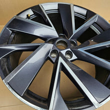 Laden Sie das Bild in den Galerie-Viewer, 1x Alufelge 20 Zoll 9.0" 5x112 42ET Glanz 5LA601025T Mg Enyaq Rim Wheel FEL2397546507av