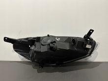 Laden Sie das Bild in den Galerie-Viewer, Frontscheinwerfer Ford Fiesta I Links Scheinwerfer Headlight SCH7068305119mm